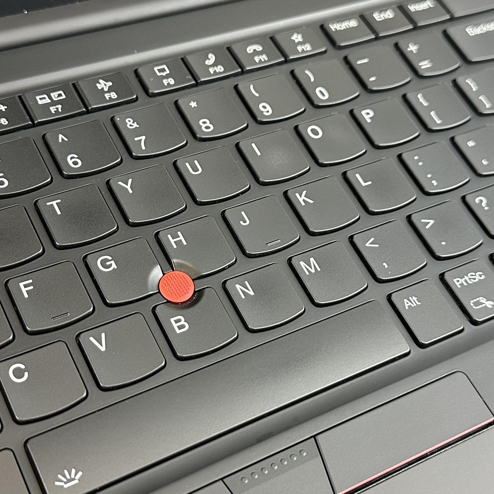 Lenovo ThinkPad X1 Carbon Gen 11 14, 14-Inch Laptop, with Intel Core i7 13th Gen., 512 GB SSD (Solid State Drive), Windows 11 Pro