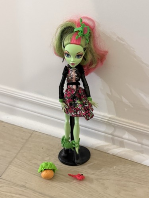 #ad Mattel MONSTER HIGH 11quot; Doll VENUS MCFLYTRAP Gloom amp; Bloom 2008 RARE HTF C $75.00