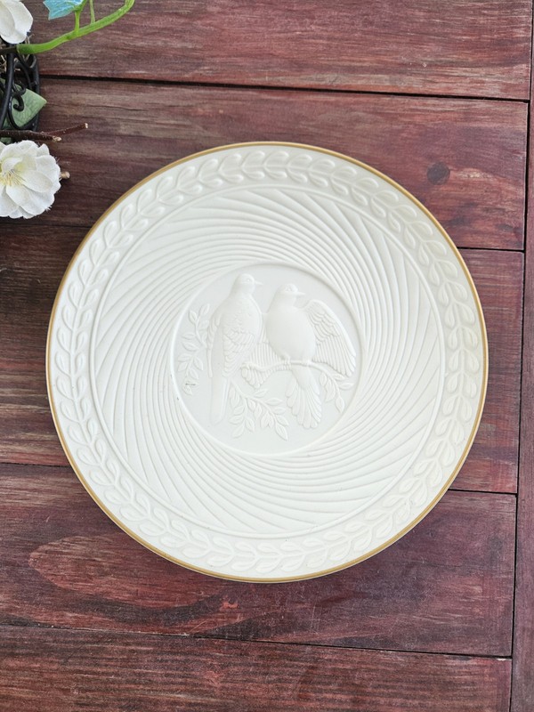 Vintage 1986 Avon Porcelain Decorative Plate Doves Love Quote 14K Gold Trim Wall