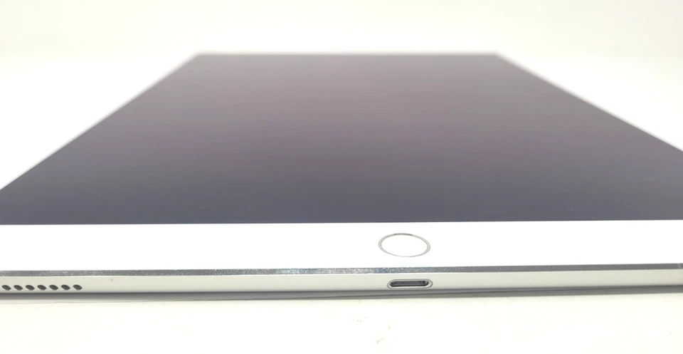 Apple iPad Pro 12,9" (2.ª generación, A1670) 64 GB, plateado, solo WiFi bueno B+ Foto 3 de 4