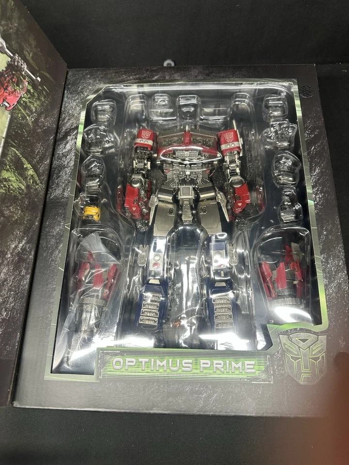 Transformers Rise of the Beasts - DLX Optimus Prime by Threezero - Image 3 of 4