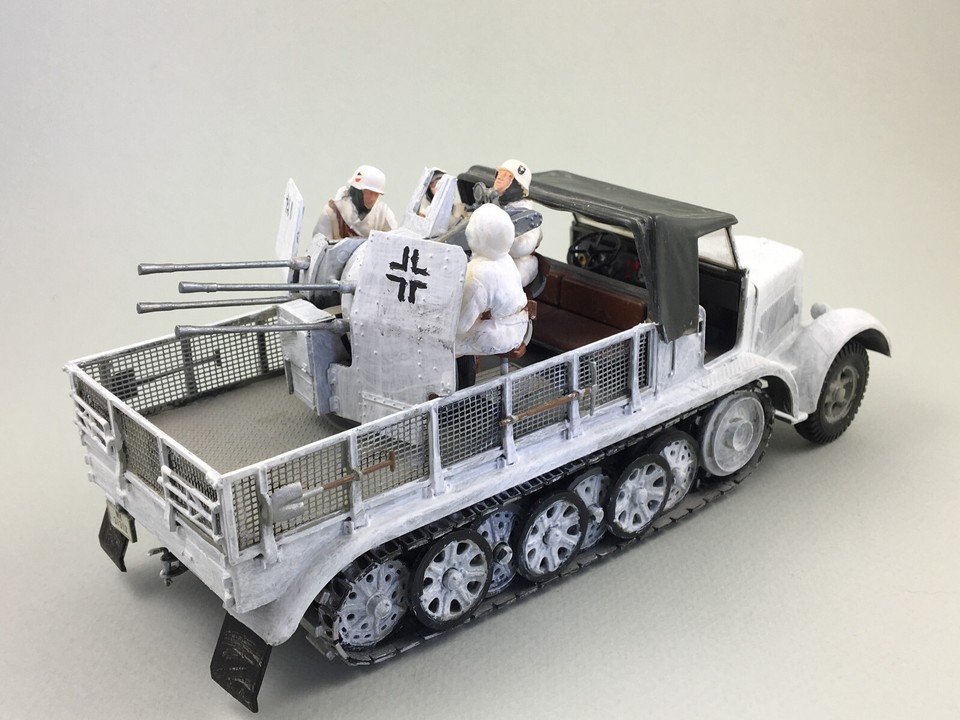 Half-Track Allemand Sdkfz 251 avec 6 Membres d'Équipage