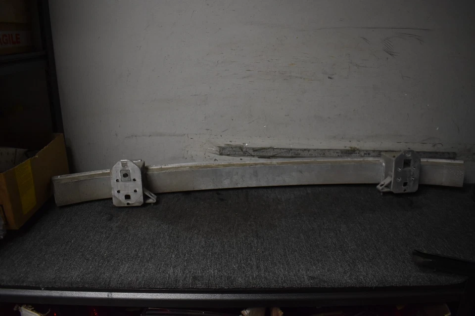 BMW 550I GT XDRIVE 2014-2017 base barra de refuerzo trasera OEM de fábrica Foto 4 de 4