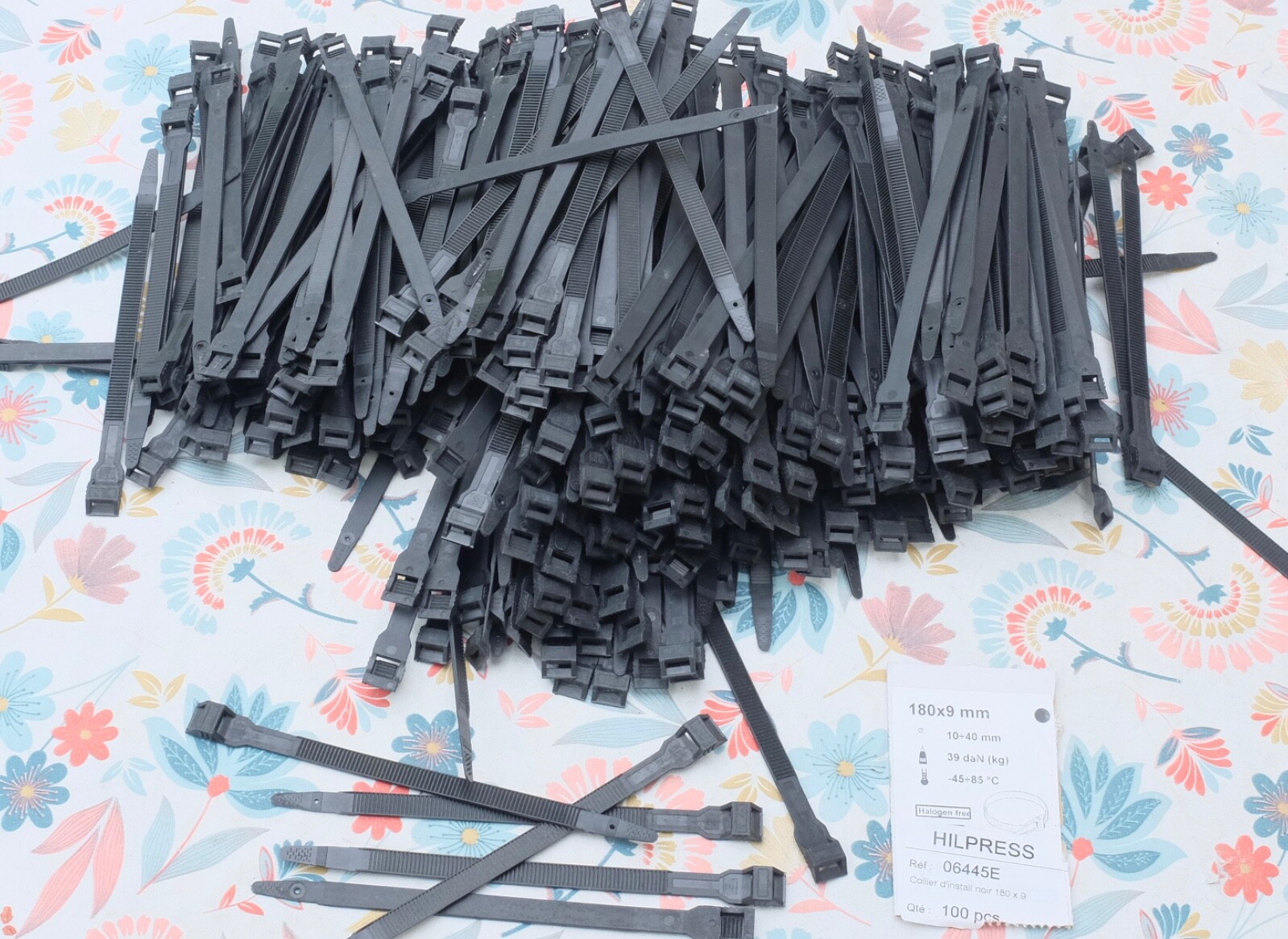 Colliers serrage nylon 180x9mm Hilpress 06445 E serre-câble noir résistant 39daN