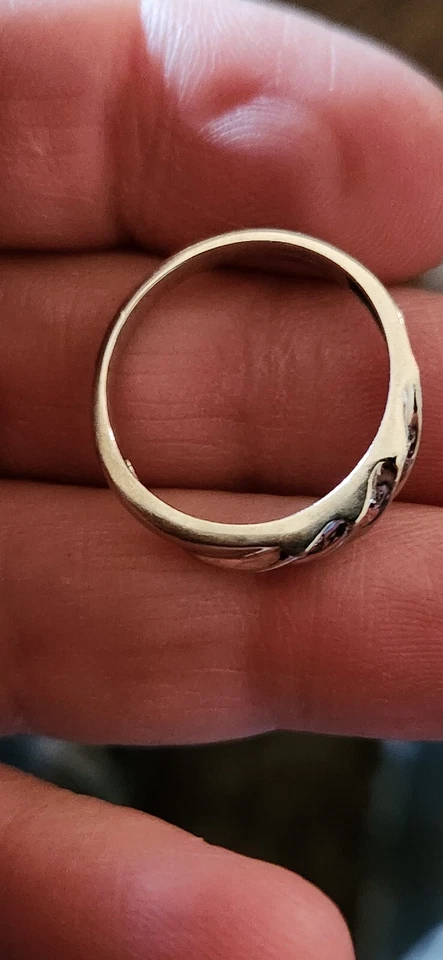 Women's 9 Point T.W. Diamond Triple Row Band in 10K White Gold Size 7 - Image 3 of 4