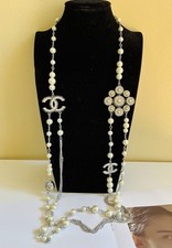 Collana catena lunga perle tono argento Chanel vintage - ciondolo goccia medaglione CC