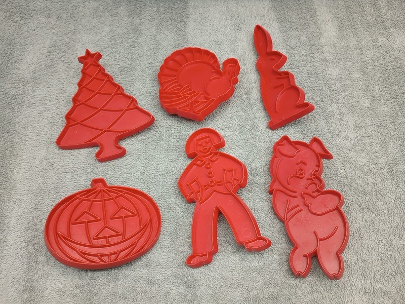 6 Vintage Red Tupperware Cookie Cutters Turkey Christmas Tree Jack O'Lantern 