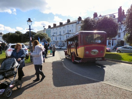 Photo 6x4 An old bus returns to Llandudno The 1929 20-seat Dennis GL with c2016