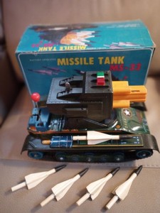 RARE VINTAGE TIN TOY MS847 MS-847 TIN FRICTION LIGHT TANK