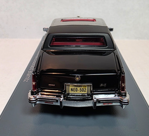 Neo Scale Models 1:43 1979 Cadillac Eldorado Biarritz Sable Black/Dk Carmine Red - Picture 4 of 9