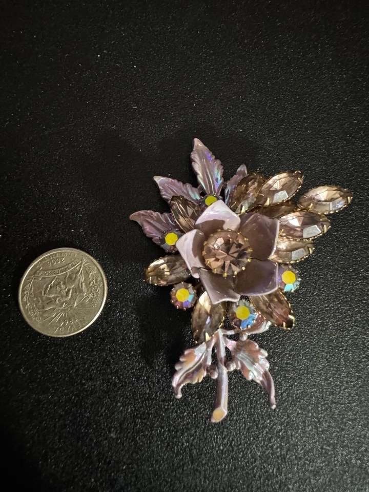 🌺 Broche Ramo Flor Rara Brillo y Brillo Años 60 Estrás Púrpura y Brillo Foto 2 de 4