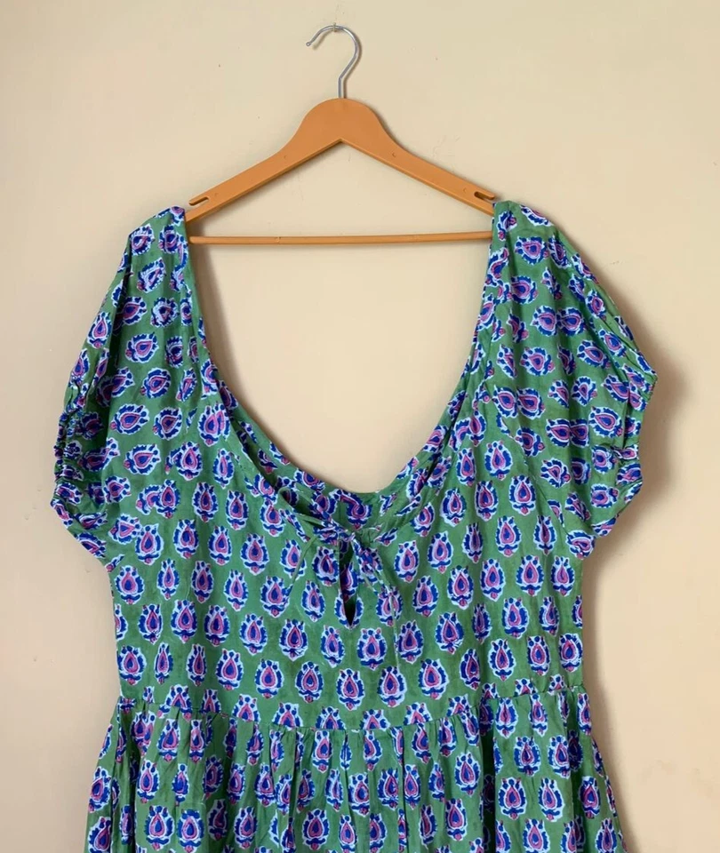 Hermoso vestido de algodón estampado de bloques de manos y algodón de verano hermoso artículo de regalo Foto 3 de 4