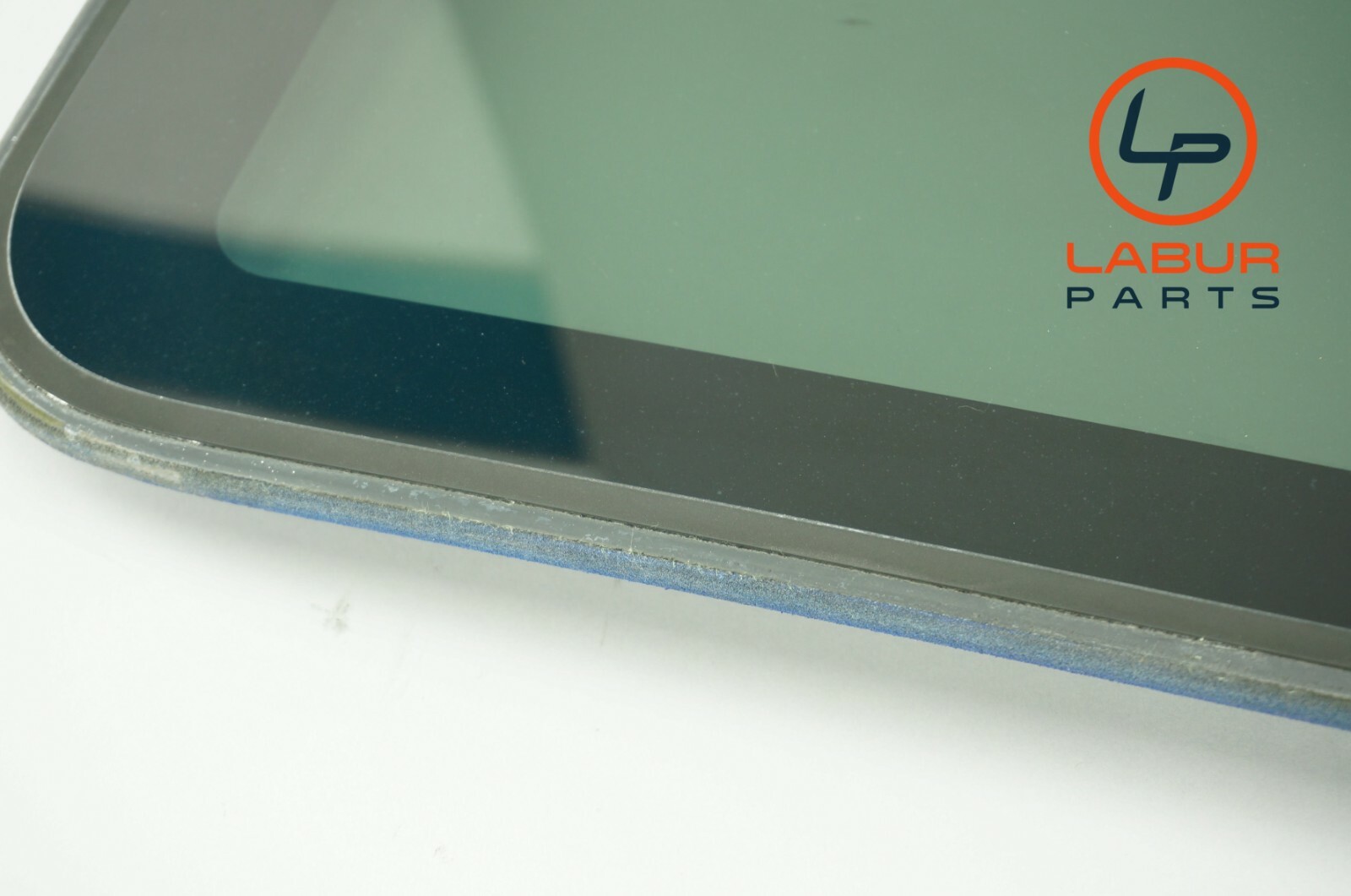 M139 03-08 Maserati Quattroporte Sunroof Sun Roof Moon Roof Glass G256