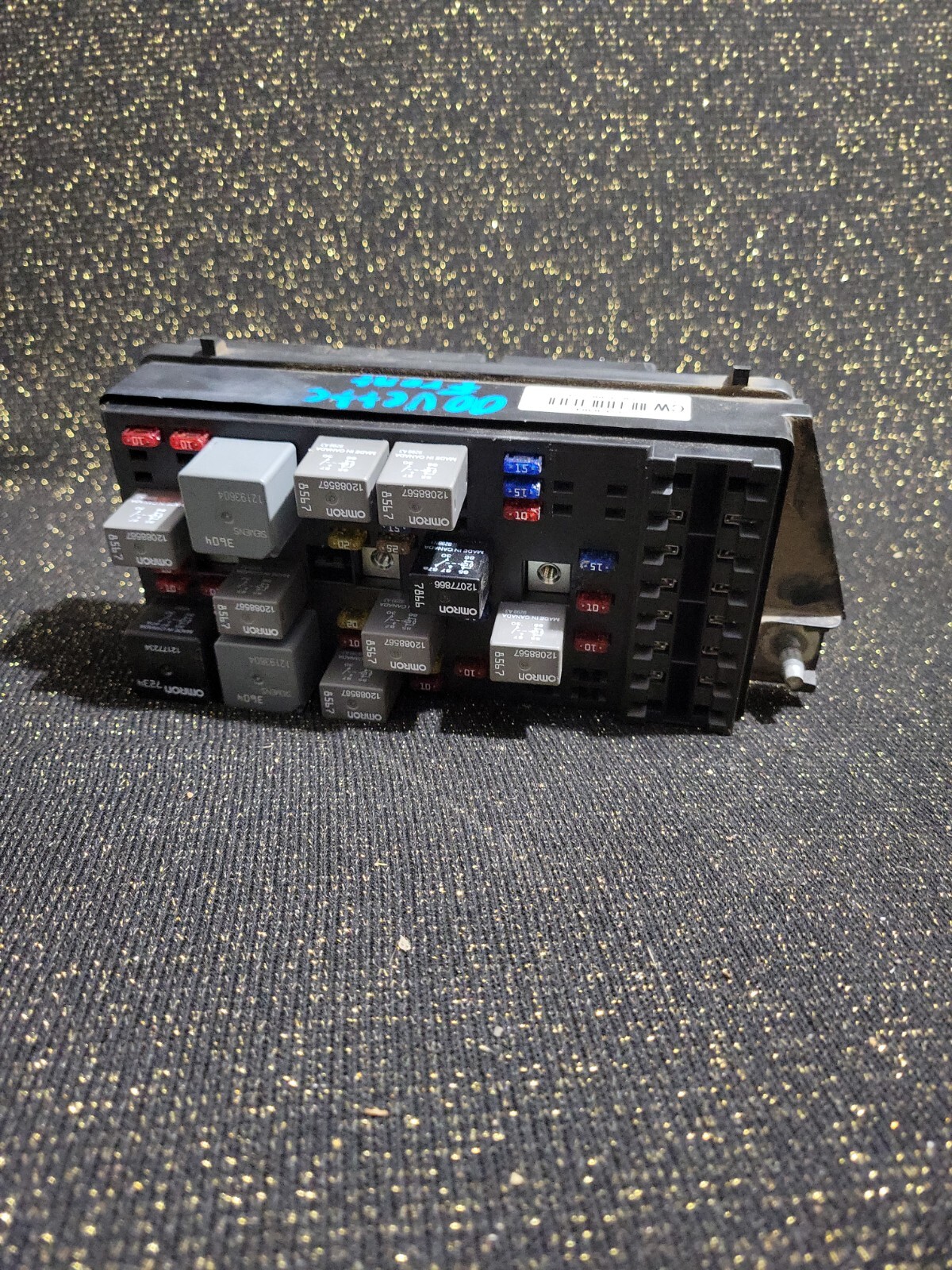 19972004 C5 Corvette Under hood Fuse box & Lid 15329394 eBay