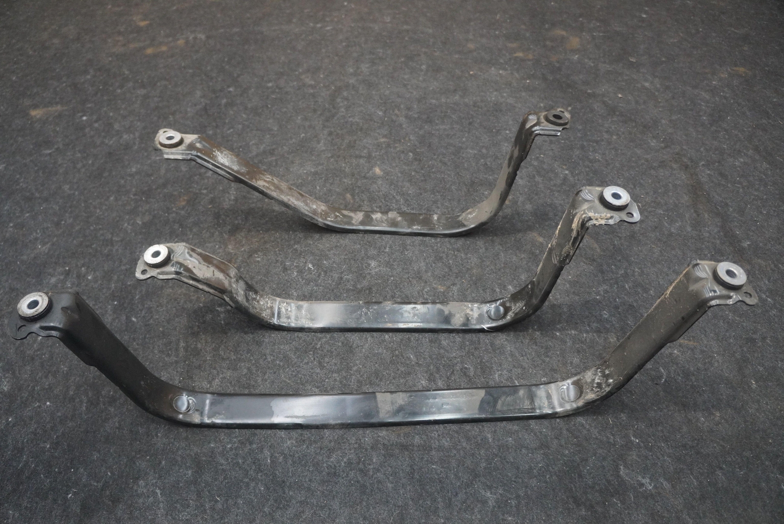 Set 3 Gas Fuel Tank Tensioning Strap Bracket 4M0201392F Lamborghini Urus 2019