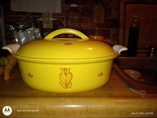 Vintage DRU Holland Cast Iron & Enamel Tulip 3 Qrt. Dutch Oven Vintage DRU Holland Cast Iron & Enamel Tulip 3 Qrt. Dutch Oven - Image 1