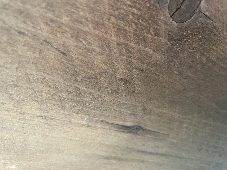 Mesa de cricket inglesa redonda vintage de pino principios de 1800 32” diámetro 27” de alto Foto 4 de 4