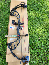 PSE Archery Omen RH Compound Bow 60lb 27.5in Draw SKULL/Camo w/ Sight & Rest Ect