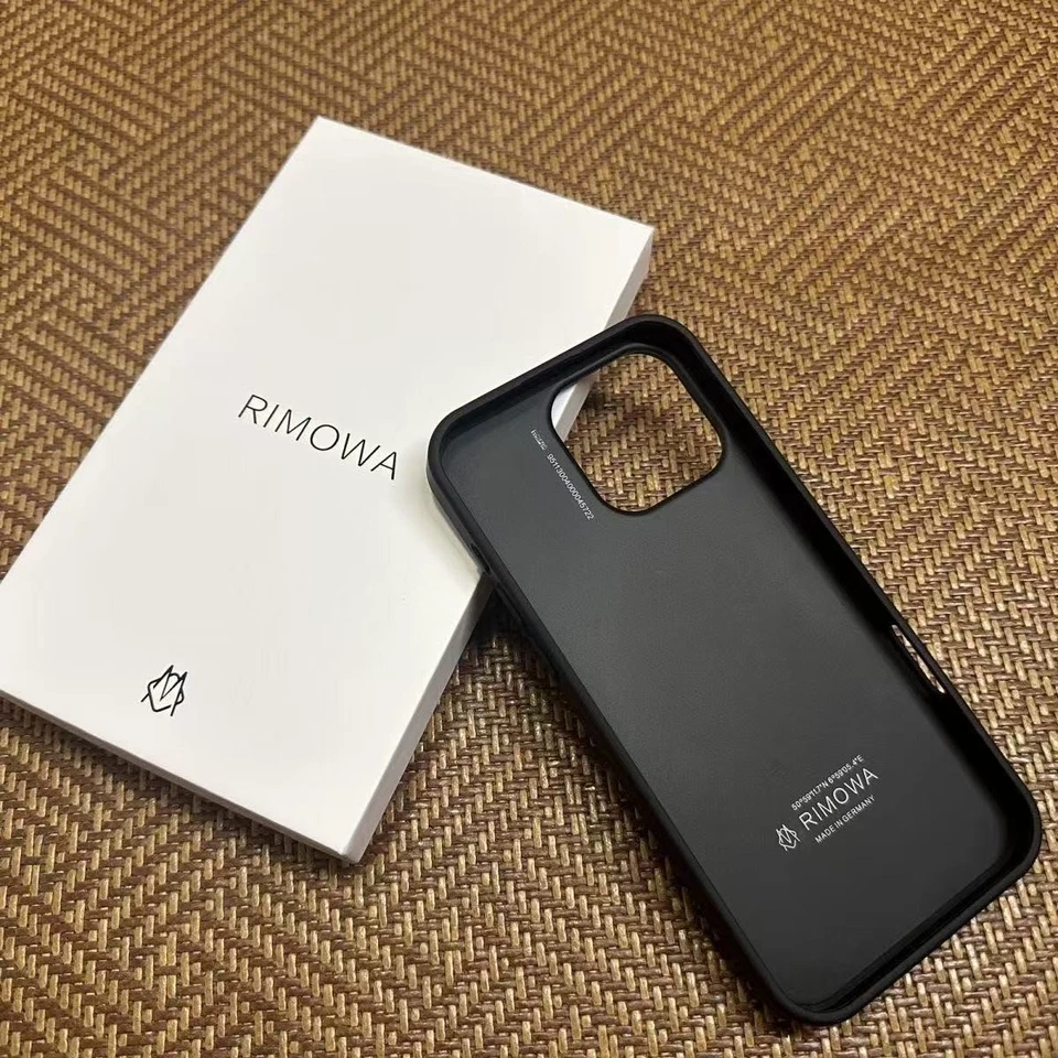 Funda rígida de aluminio RIMOWA negra para iPhone 16 Pro Max Foto 4 de 4