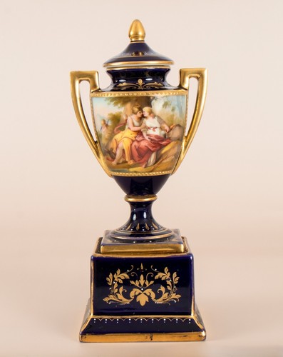 Antique Austrian Royal Vienna Porcelain Urn Hand Painted Signed - Picture 9 of 9