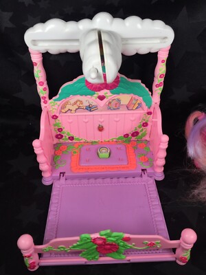 Vintage 1997 G2 My Little Pony - Light Heart With Canopy Bed