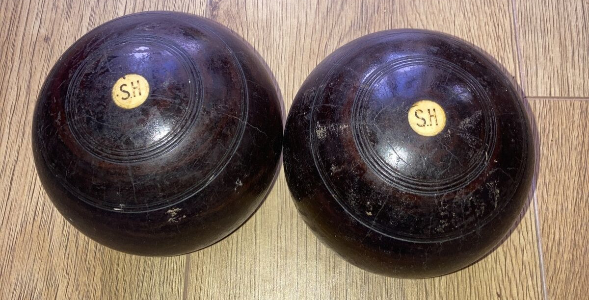 1930s Vintage Thomas Taylor of Glasgow Carpet/Lawn Balls x 4, Plus Leather Case 3