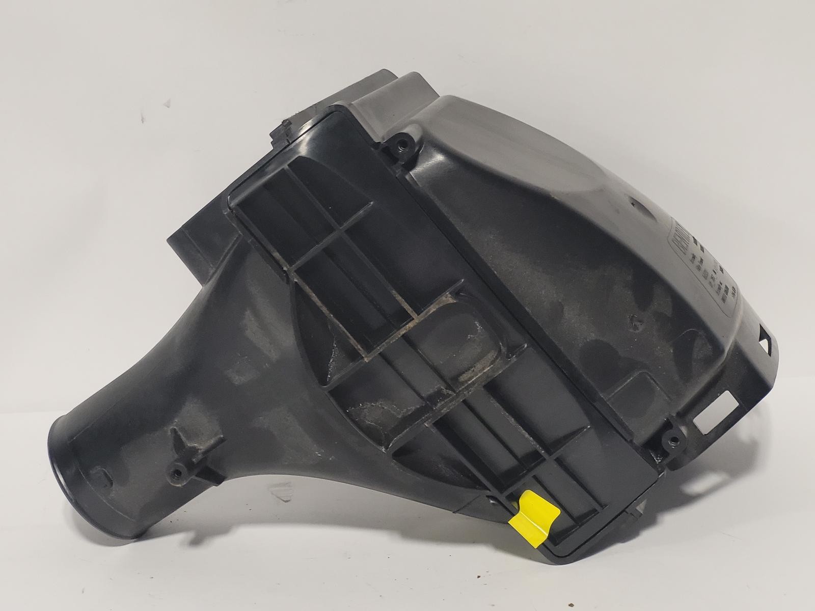 Used Air Cleaner Assembly fits: 2017 Bentley CONTINENTAL GT  Grade A