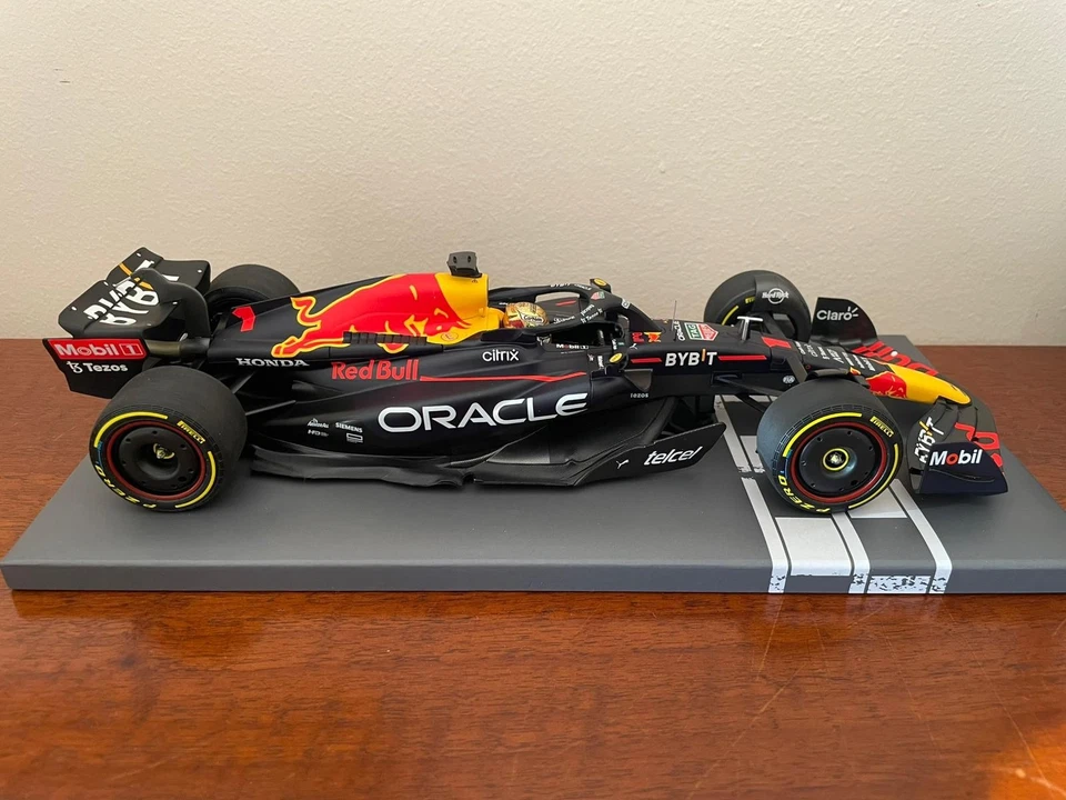 Minichamps 1:18 Red bull RB18 Max Verstappen 2022 Winner Mexico GP - Immagine 4 di 4