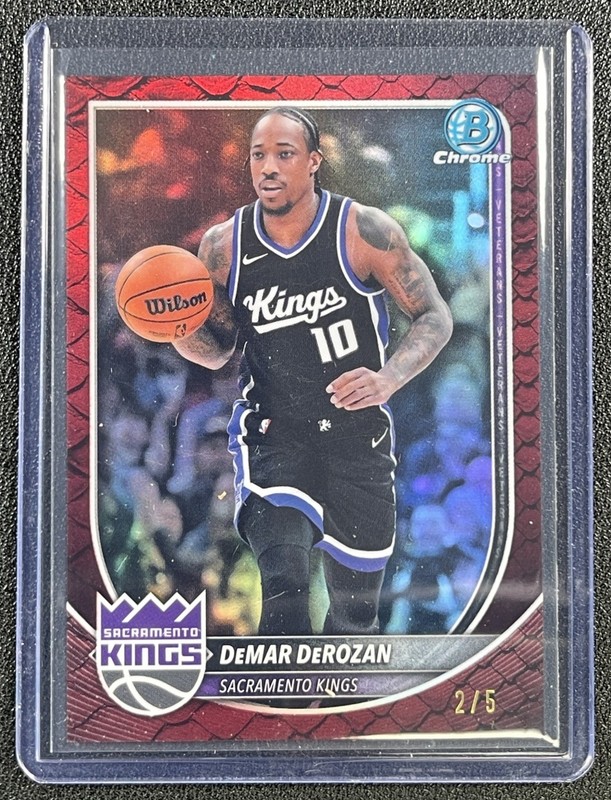 DEMAR DEROZAN 2025-26 BOWMAN CHROME #BCV-127 REPTILIAN RED REFRACTOR 2/5 KINGS