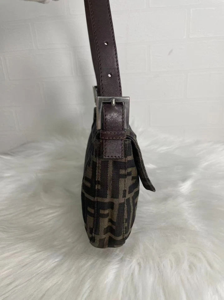 Auténtico bolso FENDI Mamma Baguette de cuero de lona Zucca 26424 Foto 4 de 4