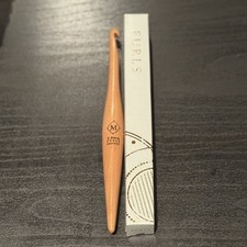 Furls Streamline Crochet Hook Camwood Ergonomic Handle Size M 8.0mm