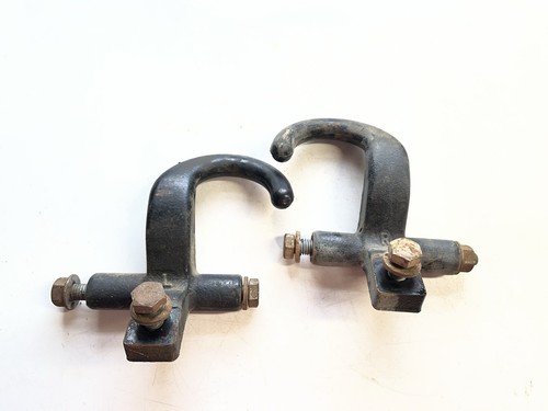 1999-2007 Chevy GMC GMT800 Tow Hooks 15709128 & 15709129 Set Pair With Bolts