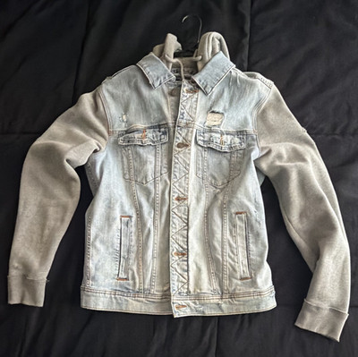 Hollister Men s Hooded Light Wash Denim Jacket w/ Gray Hoodie, Size L