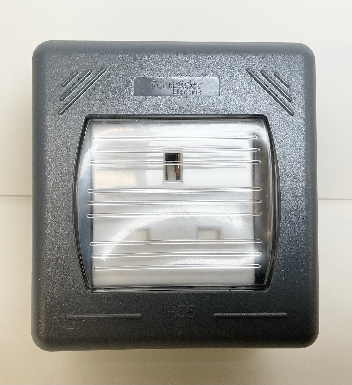 SCHNEIDER UNSWITCHED SOCKET OUTLET 1G 13A IP55  WATERPROOF OUTDOOR GWP3050
