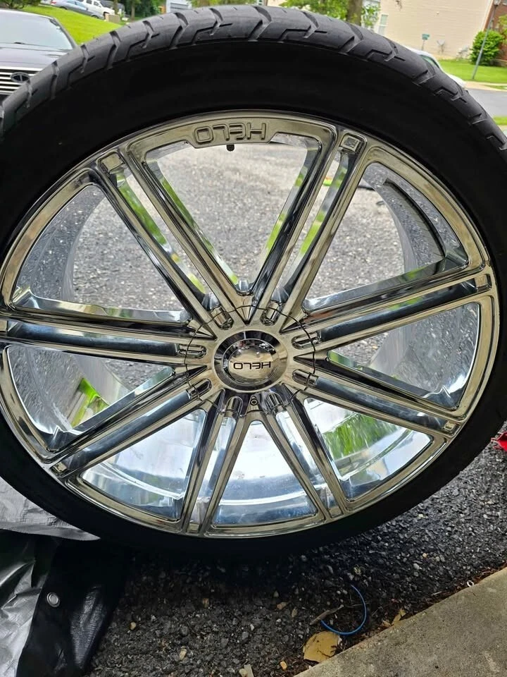 Llantas y neumáticos cromados HELO 24X10 PULGADAS 6X139 Foto 2 de 4