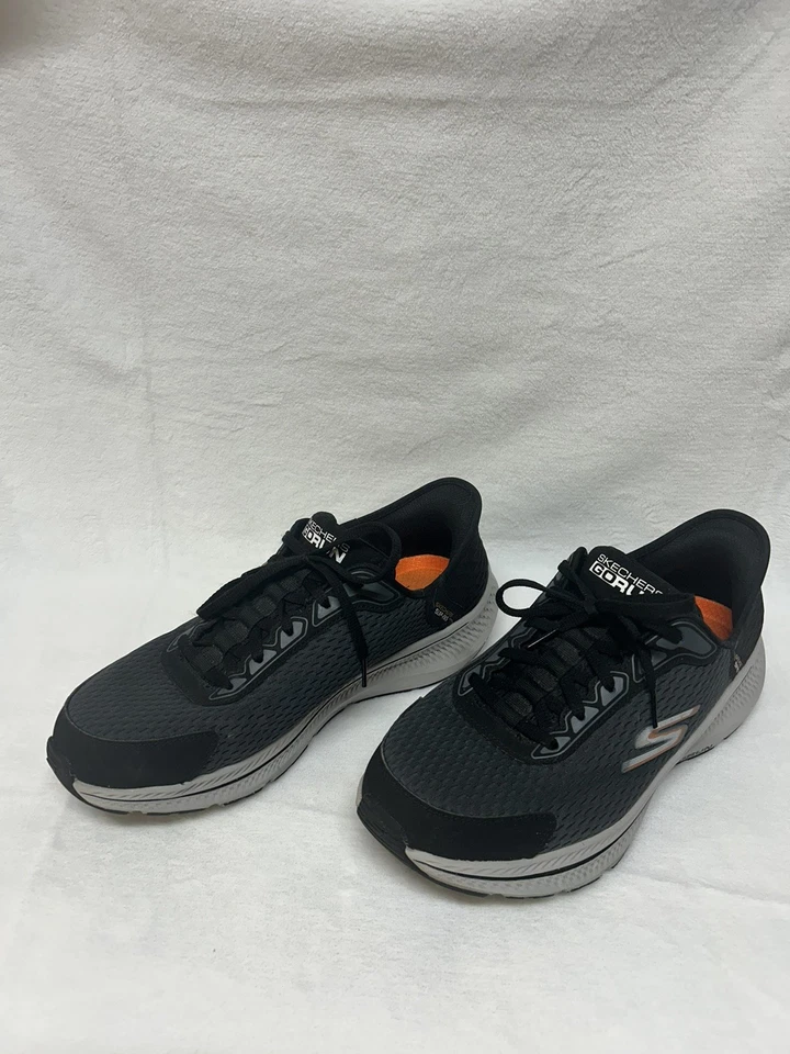 Zapato deportivo Skechers Slip Ins GO RUN para hombre 9 220863 negro usado en excelente estado ancho  Foto 2 de 4