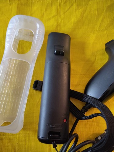 Wii Black OEM Remote W/ Nunchuck And Sleeve - Picture 4 of 6