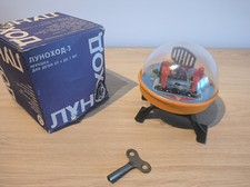 VINTAGE SOVIET USSR SPACE WIND UP TOY LUNOKHOD MOONWALKER SPACE key Working