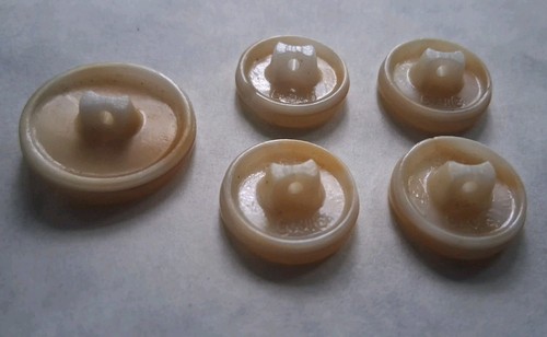 Vtg B.G.E. ORIG. Buttons - Set of 5 - Pearly Iridescent Cream Plastic - Shank - Picture 4 of 6