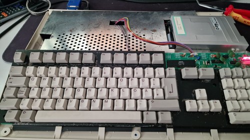 Commodore Amiga 500 rev 6a, mit 1MB Ram und rar hi-tek tastatur schöner zustand - Afbeelding 5 van 11