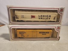 2 Bachmann HO Scale Train Cars In Original Boxes See Description 