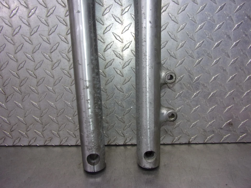 982 B SUZUKI INTRUDER VS 700 1986 OEM FORK LEGS FRONT FORKS SUSPENSION TUBES — 第 4/4 张图片