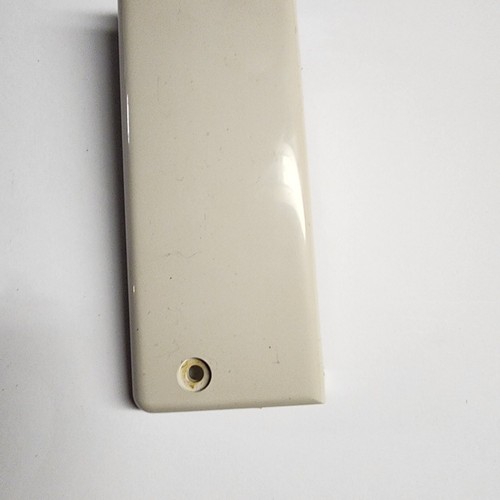 JC PENNEY 7057 RICAMBI macchina da cucire tappo terminale / parte piastra frontale laterale naso con vite - Foto 3 di 5