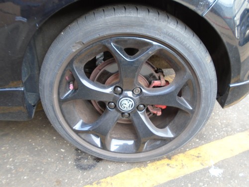 09 VAUXHALL CORSA D 1.7 CDTI SRI PINZA DE FRENO TRASERA ROJA LADO CERCANO 06-15 FRENO - Imagen 1 de 3