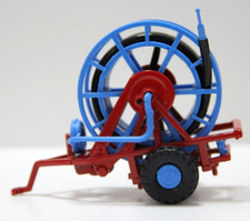 ROS NUOVO SENZA SCATOLA 1:32 DIE CAST ACCESSORI AGRICOLI IRRIGATORE BLU ROSSO