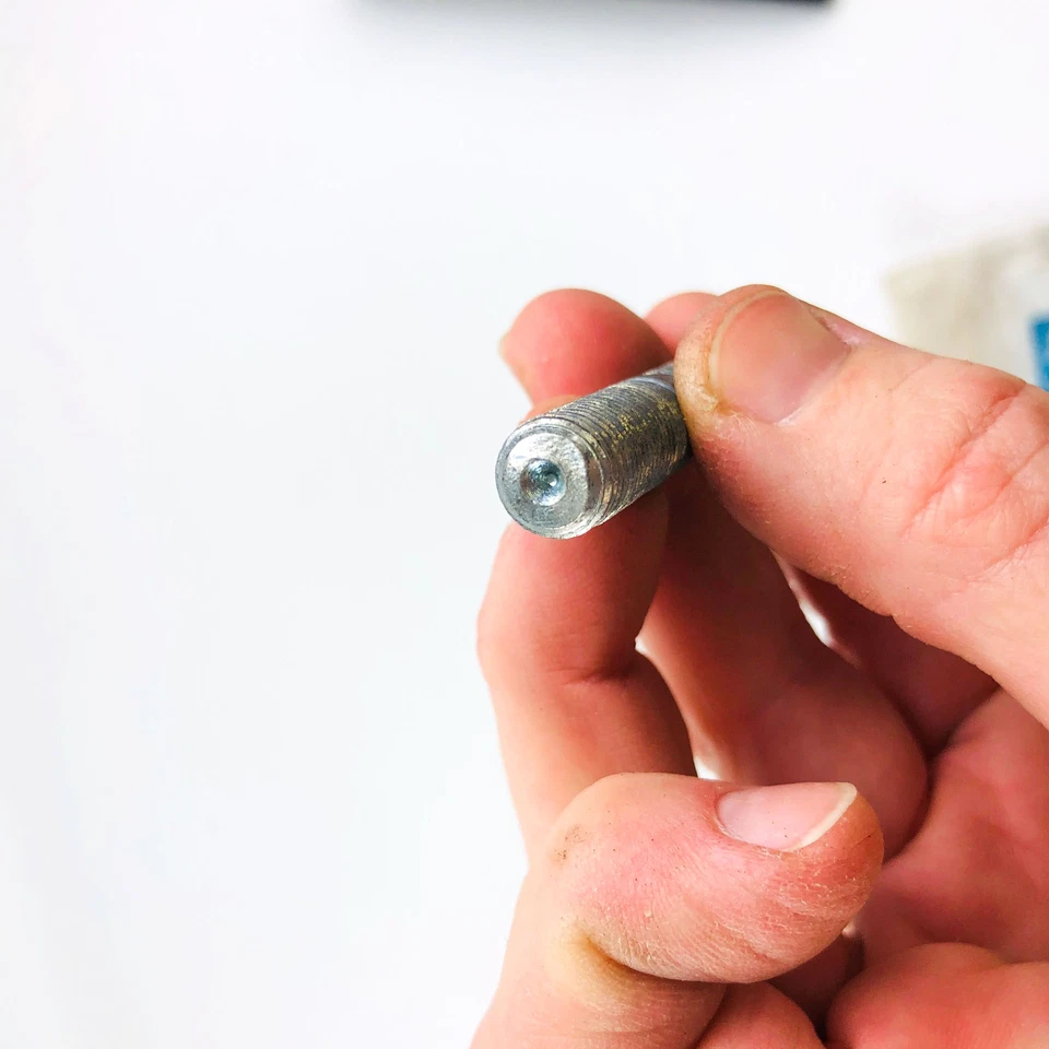 AMC Jeep 3156257 Stud for Exhaust Pipe To Manifold OEM NOS 1974-76 Foto 4 de 4