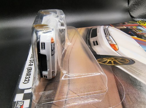 Hot Wheels Premium 2024 HW Boulevard #99 White Nissan Skyline GT-R (BNR32) - Picture 9 of 11