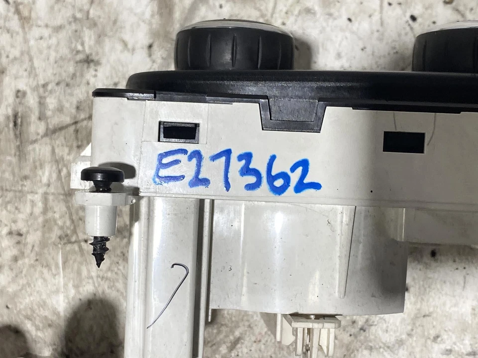 Renault Clio Heater A/C Controls X98 09/2013-10/2019 - image 4 of 4