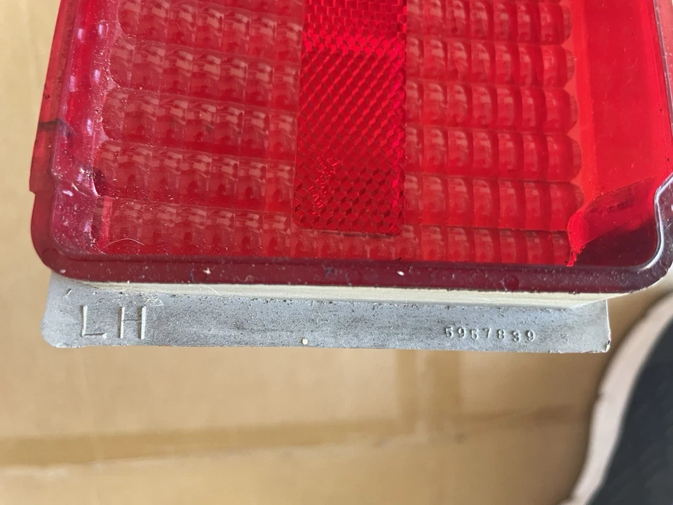 Oldsmobile Starfire 1966 lente de luz trasera lado derecho e izquierdo Foto 3 de 4