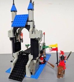 LEGO 6078 Skeleton Tower + 6044 Royal King's Carriage Minifigs Dragon Knight